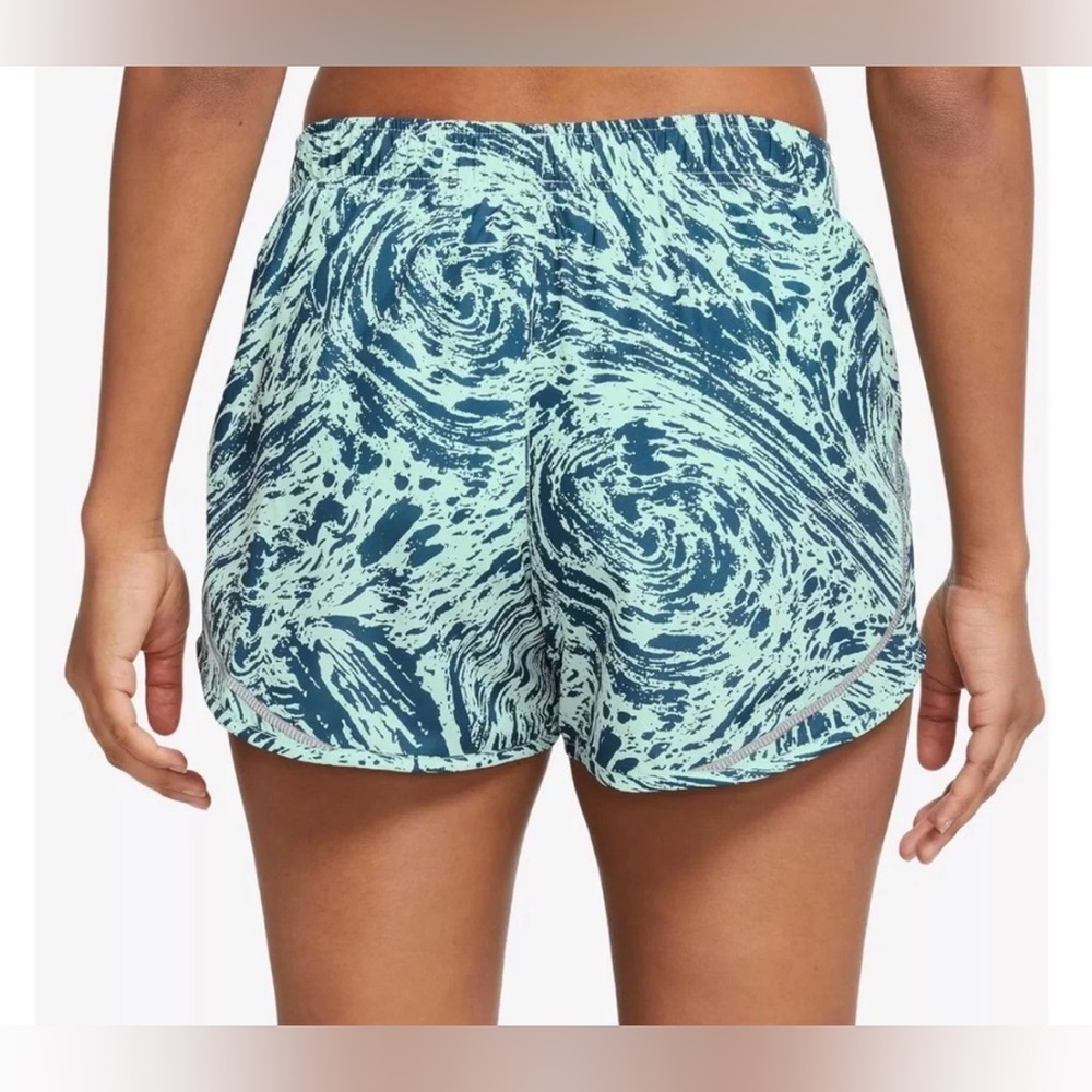 Nike Icon Clash Tempo Pace reflective running shorts in a blue & white design